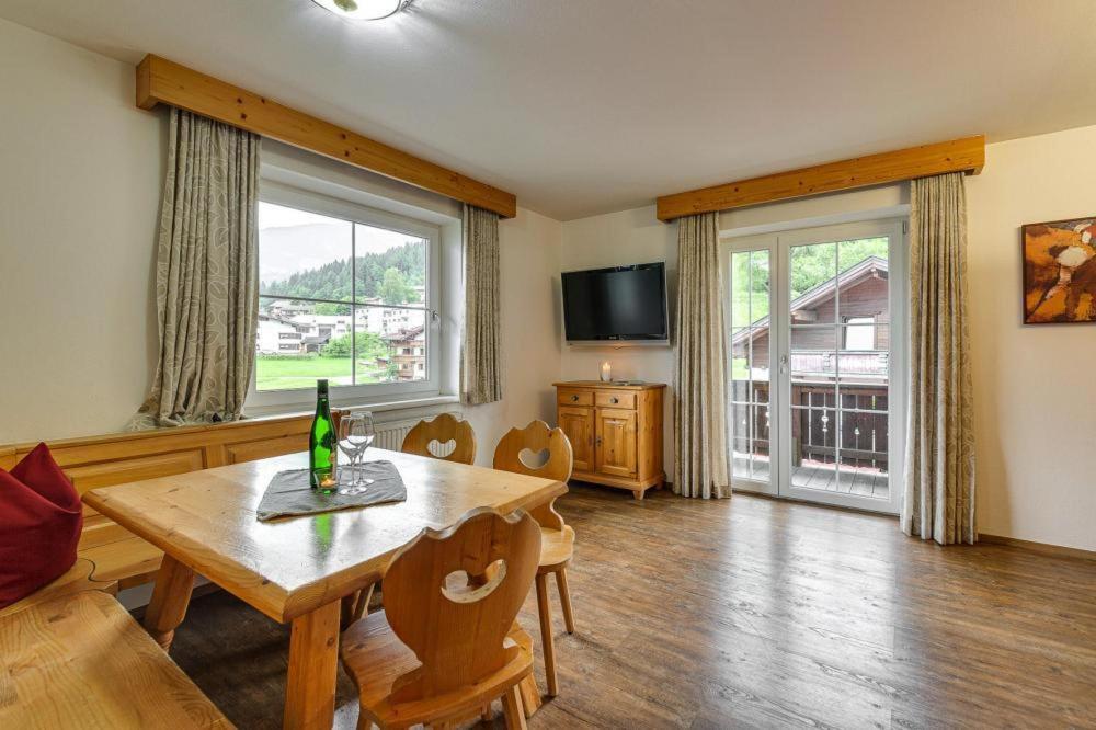 Apartment In Fuegen With A Shared Wellness Kültér fotó